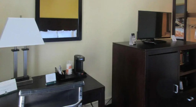Люкс Quality Inn & Suites