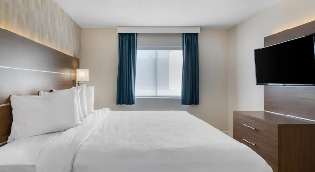 Люкс Baldwin Inn & Suites, SureStay Collection by Best Western