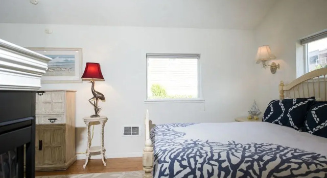 Rememberance Studio cottage by RedAwning, Book Feriehus Villaer i Oregon Coast, Villa