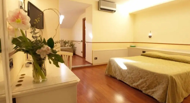 Четырёхместный номер Standard Hotel Corona