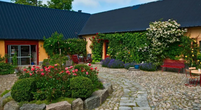 Gyllengården, Book Hotel Tomelilla 