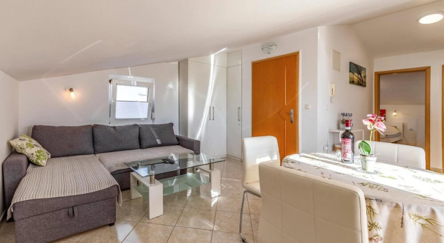 Amazing Apartment in Medulin With 2 Bedrooms and Wifi, Buchen Sie Ferienwohnung Apartments in Posesi, Ferienwohnung