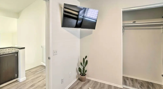 Home w/ Private Pool & Game Room in Indio, Забронировать Дом для отпуска Коттеджи Индио, Коттедж