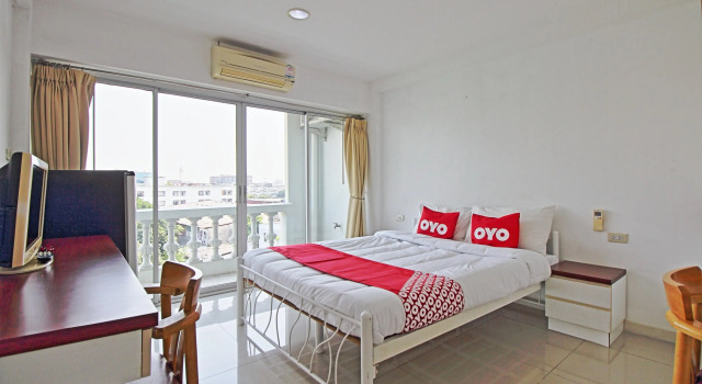 Люкс Super OYO 498 Ladawan Villa