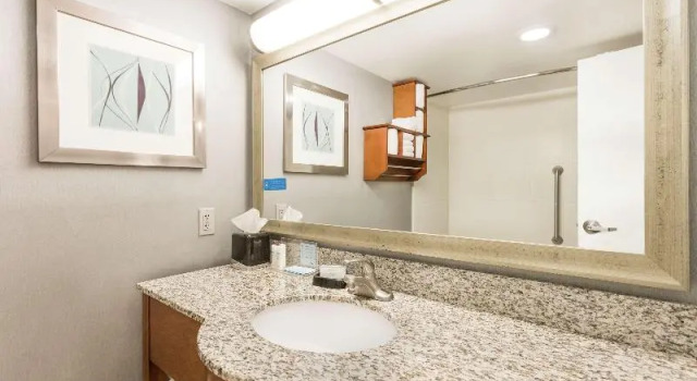 Двухместный номер Standard с красивым видом из окна Hampton Inn Morehead City