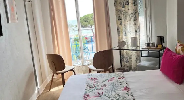 Четырёхместный номер Standard с видом на море Hôtel Eden - La Baigneuse