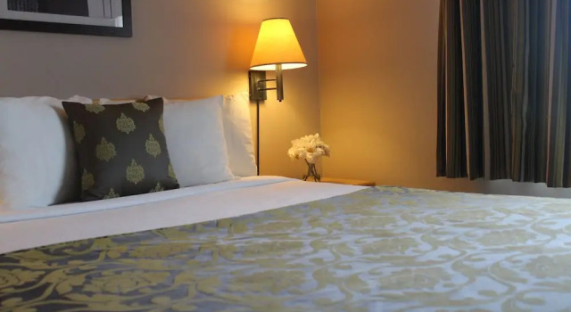 Четырёхместный люкс Travelodge by Wyndham Fort McMurray