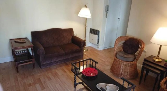 Excelente departamento con balcón a la calle sobre avenida, Rezerwuj Hotel San Telmo Buenos Aires