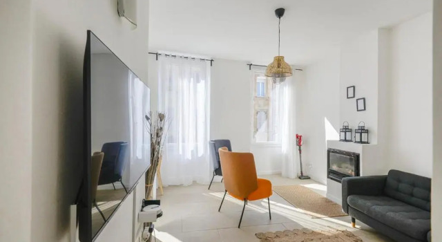 Chic And Modern Apt 5 Min From the Beach