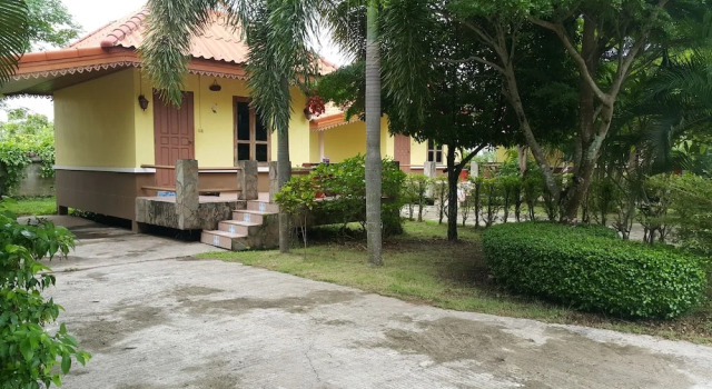 Коттедж с балконом и с видом на сад The Garden Resort Nongkhai