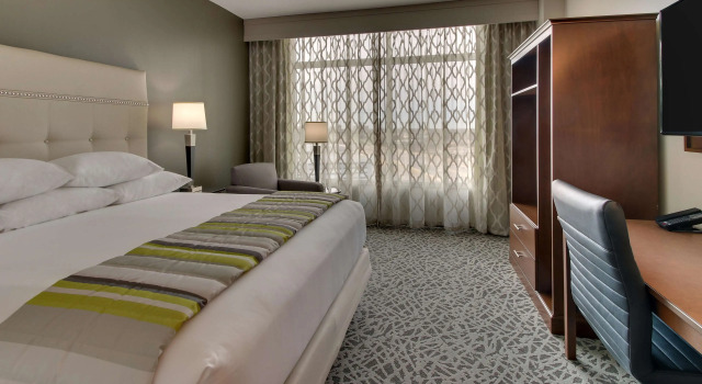 Номер Deluxe Drury Plaza Hotel Dallas Richardson