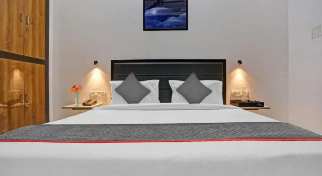 Oyo Townhouse 1082 Holidayy Inn