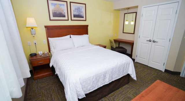 Двухместный люкс c 1 комнатой Candlewood Suites Boise - Towne Square by IHG
