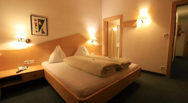 Hotel Fronza - your hike & mountain home, Забронировать Отель Отели Лутаго с бассейном, Бассейн