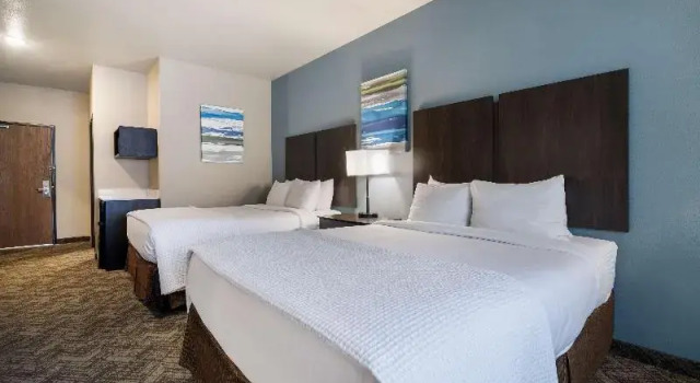 Люкс с 2 комнатами Best Western Golden Spike Inn & Suites