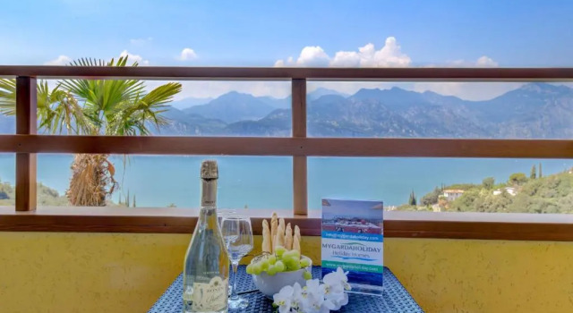 Апартаменты с видом на озеро Garden Residence Malcesine Lake View
