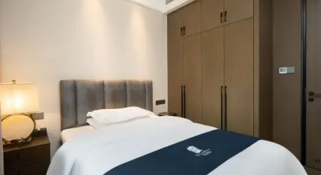 Люкс с 3 комнатами с балконом и с видом на реку Hanting Hotel Shanghai Hongqiao Airport