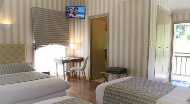 Четырёхместный номер Standard Hotel Restaurant La Verperie