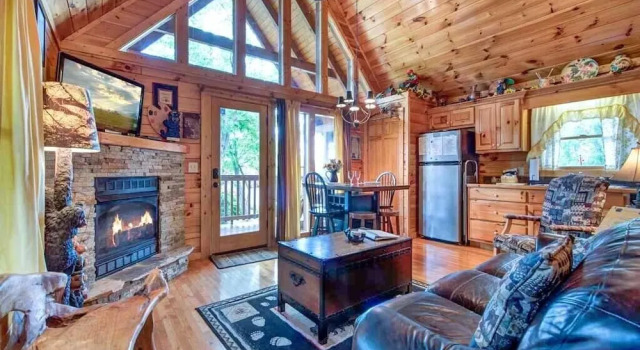 Artistic Mountain 2 Bedroom Home with Hot Tub, Забронировать Отель Отели Гатлинберг с бассейном, Бассейн