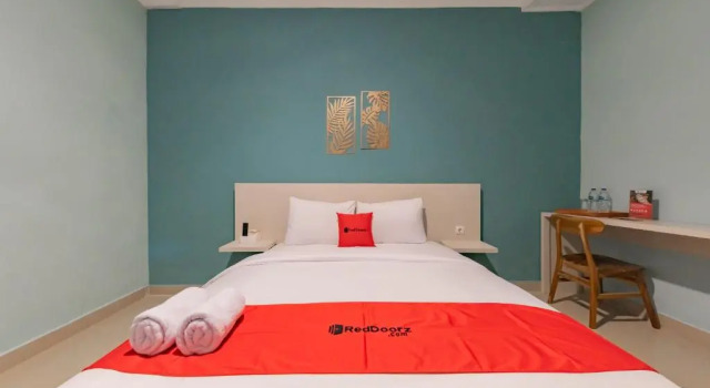 RedDoorz Plus near Surapati Core