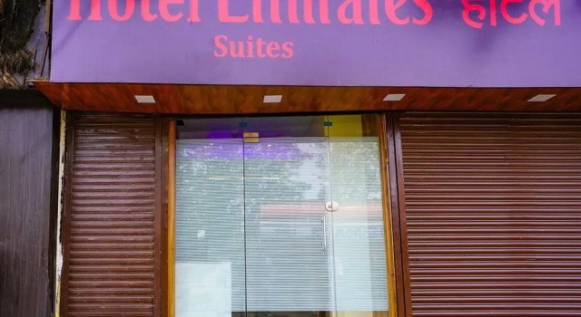 FabExpress Emirates Suits, Забронировать Отель Мумбай Mumbai Region, рядом с Район трущоб Дхарави