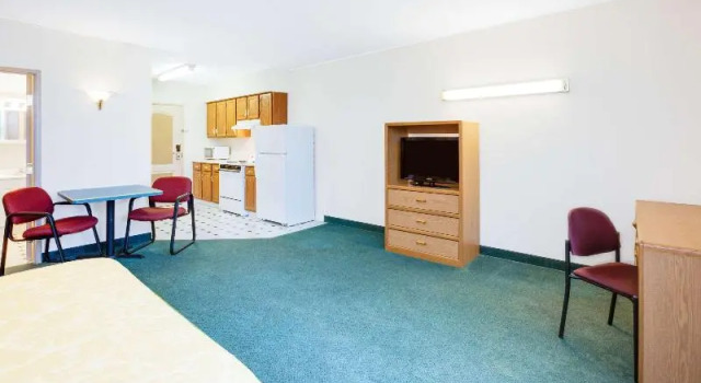 Номер Standard Super 8 by Wyndham Brooklyn