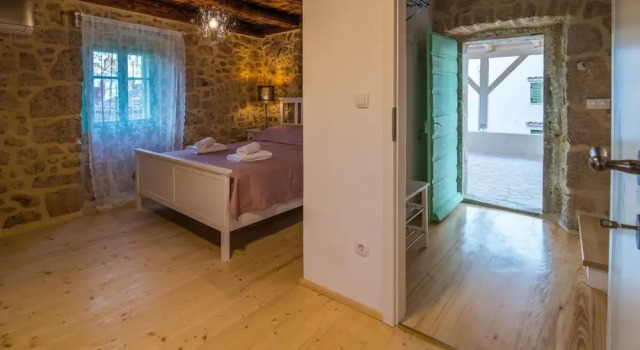 Peace - Rustic With Pool - H, Varaa Hotelli Hotellit Kvarner Islands uima-altaalla, Uima-allas