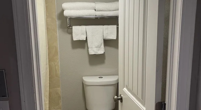 Четырёхместный номер Standard Stratford House Inn