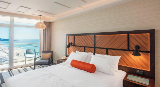 Executive Twin room with balcony and with sea view Renaissance Tel Aviv Hotel