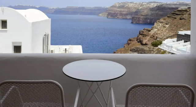 Двухместный номер Superior с балконом и с видом на горы Santorini View