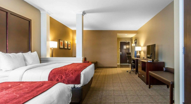 Четырёхместный люкс Comfort Suites Youngstown North