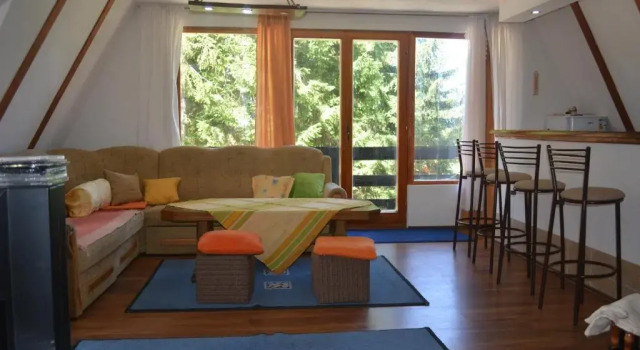 Chalet Tupara, Забронировать Шале Отели Власич с парковкой, Парковка