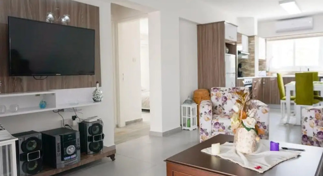 Sonia's Angel House- 300 Meters From the Beach, Newly Renovate Central Apartment