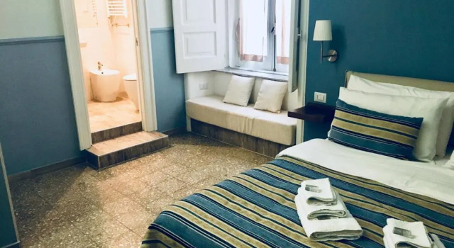 Aragonese Luxury Rooms, Забронировать Отель Отели Неаполя с парковкой, рядом с Ospedale degli Incurabili, Парковка