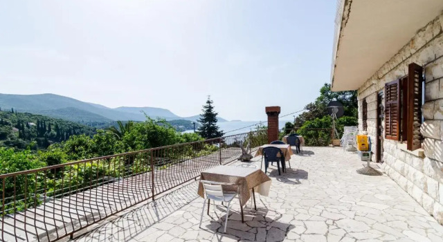 Трёхместный номер Standard с балконом Villa Peragic