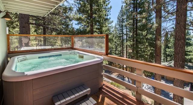 Roomy 5br W/ Hot Tub, Lake View & Beach Access 5 Bedroom Home, Забронировать Дом для отпуска Инклайн-Виллидж North Lake Tahoe