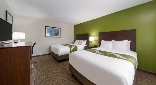 Четырёхместный номер Standard Quality Inn Great Barrington
