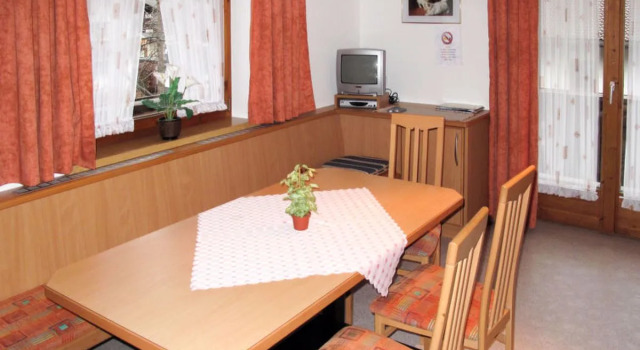 Taxacher (ZAZ765), Prenota Hotel Hotel a Tirolo con parcheggio, Parcheggio