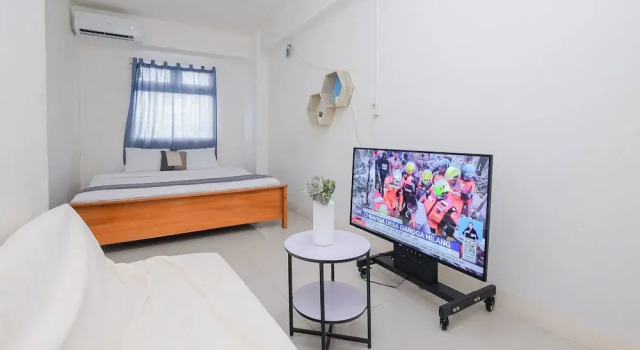 Номер Standard Cozy and Simply 1BR Green Pramuka Apartment