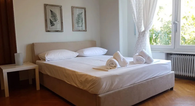 Erra - Violet - Neoclassical - Athens Center,220m²,7 BD,3 BATH, Забронировать Апартаменты/квартира Афины Острова Саронического залива - Аттика, рядом с Железнодорожная станция Омония