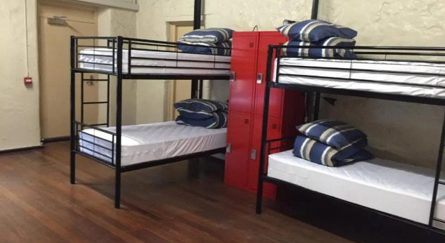 Кровать в общем номере YHA Fremantle Prison