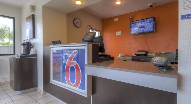 Motel 6 Los Angeles - Baldwin Park, Забронировать Мотель Мотели Болдуин-Парк, Мотель