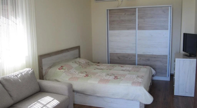 Vis Velika, Boek Hotel Lozenets 