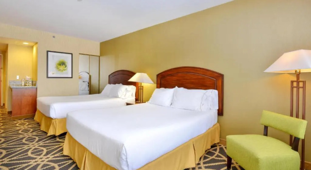 Четырёхместный номер Standard с балконом Holiday Inn Express Boone by IHG