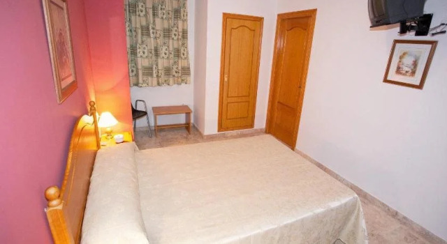 Hostal Miguel y Juani, Boek Hotel L'Alcudia Barcelona