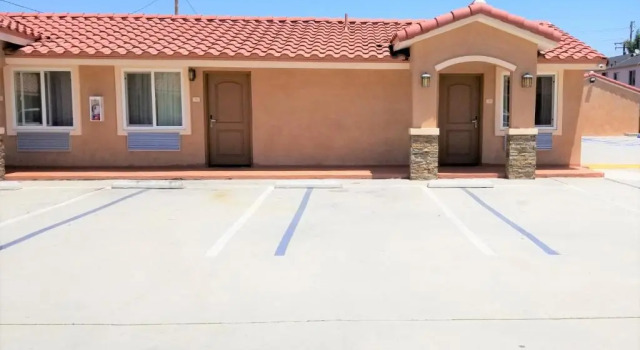 Diamond Bell Inn & Suites