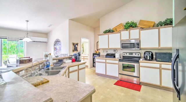 Коттедж 'banzai Palm Bay' Home Near Parks & Beaches!