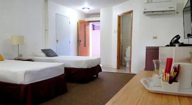 Четырёхместный семейный номер Standard c 1 комнатой с видом на сад Hotel Normandie Limited