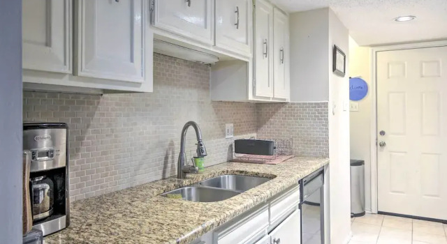 Апартаменты Family-friendly Townhouse w/ Private Patio