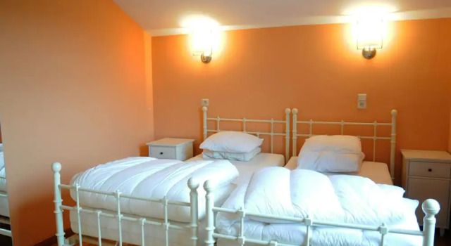 Holiday Home in the Middle of the Forest, Ideal for a Family Reunion, Забронировать Отель Отели Land of Marche et Nassogne с парковкой, Парковка